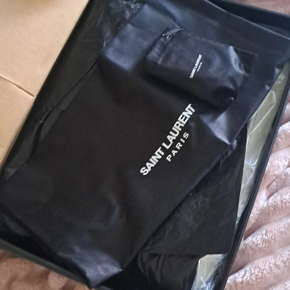 Saint Laurent Men's Black and Red High-Top Sneakers - Picture 5 of 7